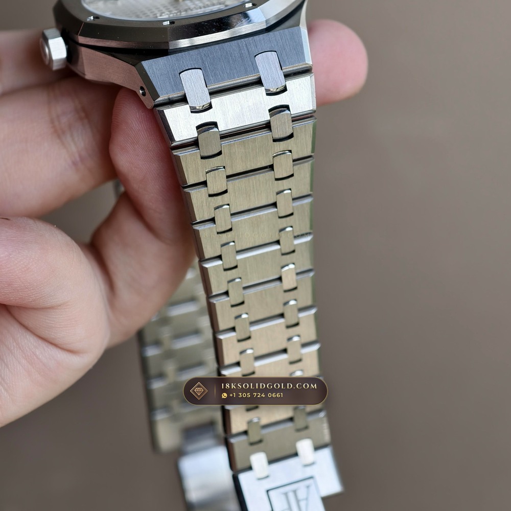 Audemars Piguet Royal Oak Selfwinding 41mm Geneva Atelier Spec Reference 15510ST — Salon Edition — Studio Gallery Plate XI in 904L Stainless Steel Custom Architecture (166.4g Verified Mass, Audemars Piguet Cal. 4302 - 70h Power Reserve)