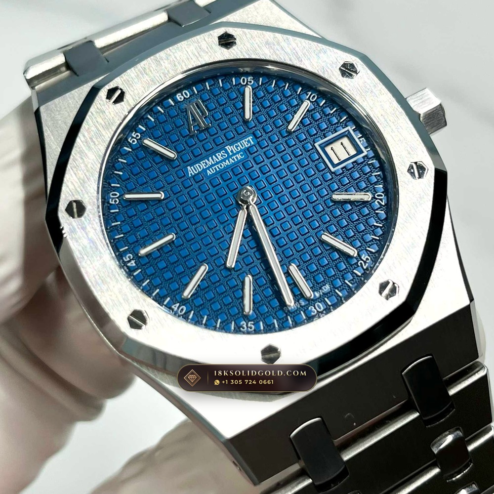 Audemars Piguet Royal Oak Jumbo Extra-Thin 39mm Reference 15202ST.OO.0944ST.03 — Salon Edition angle 2