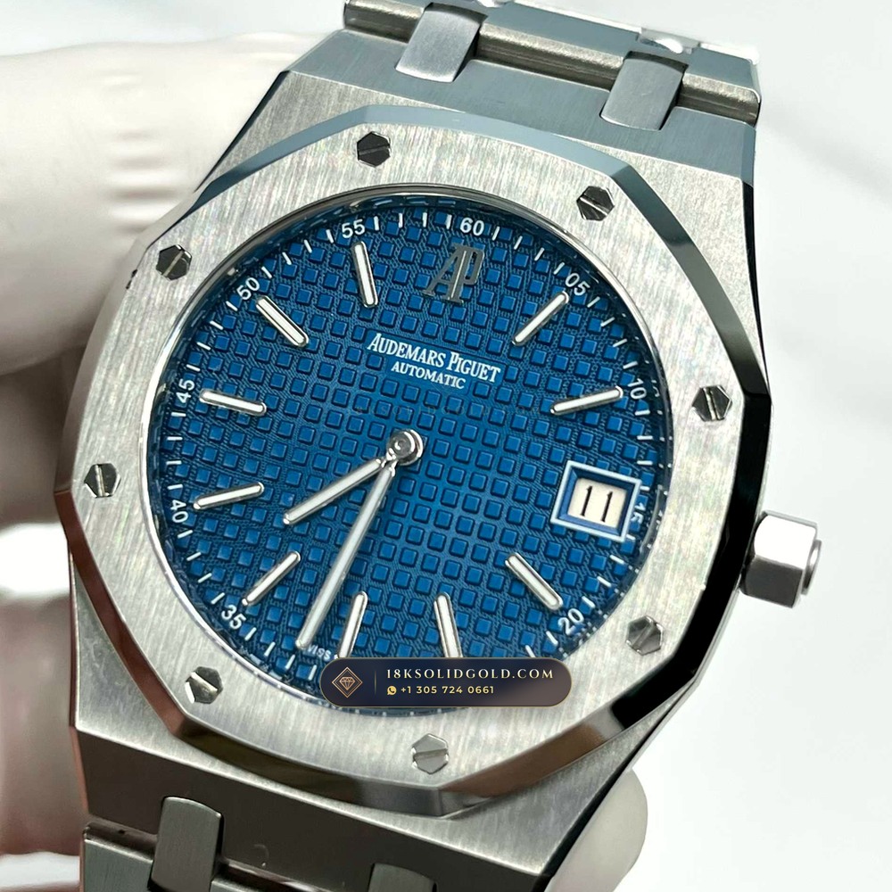 Audemars Piguet Royal Oak Jumbo Extra-Thin 39mm Reference 15202ST.OO.0944ST.03 — Salon Edition angle 3