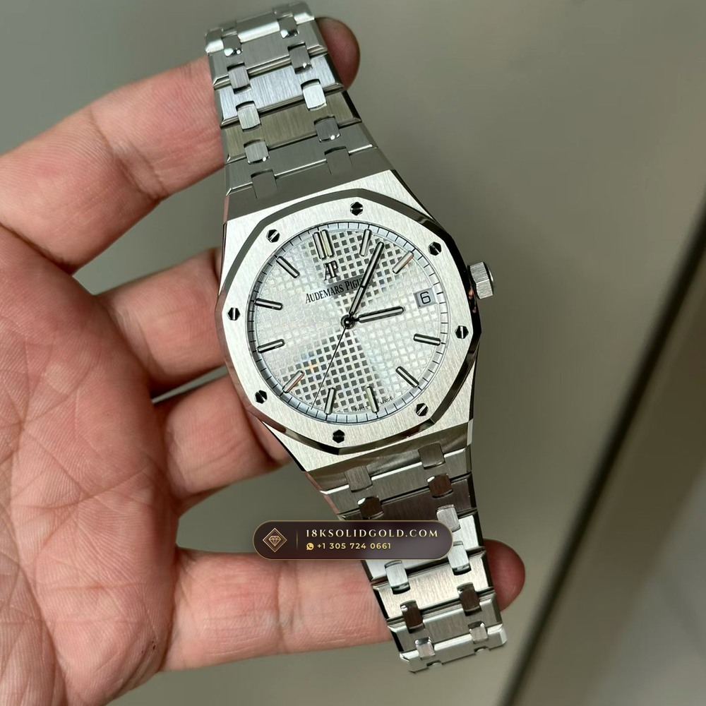 Audemars Piguet Royal Oak Selfwinding 41mm Geneva Atelier Spec Reference 15500ST — Salon Edition angle 2