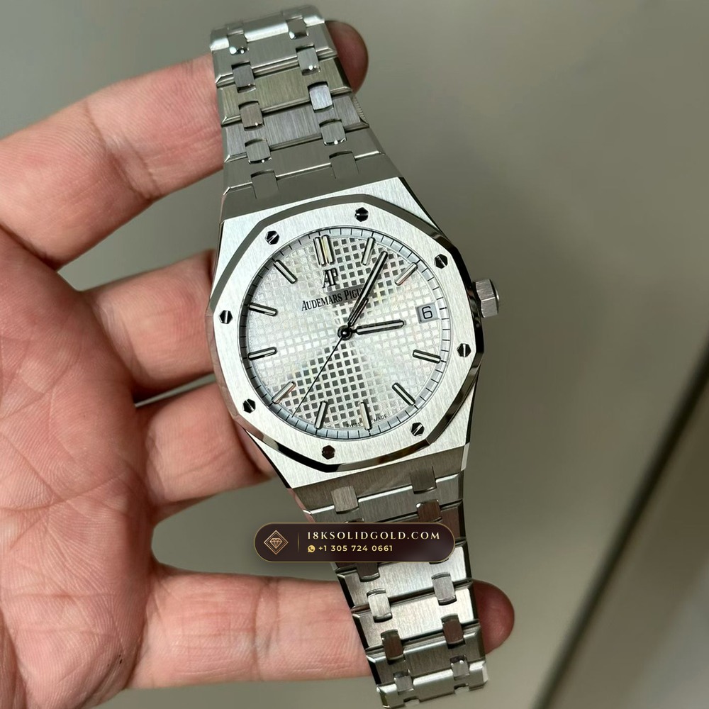 Audemars Piguet Royal Oak Selfwinding 41mm Geneva Atelier Spec Reference 15500ST — Salon Edition angle 3