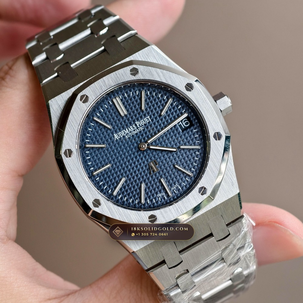 Audemars Piguet Royal Oak Jumbo Extra-Thin 39mm Reference 15202ST.00.1240ST.01 — Salon Edition angle 2