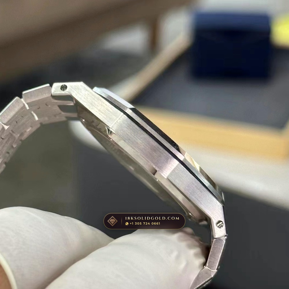 Audemars Piguet Royal Oak Jumbo Extra-Thin 39mm Salmon Dial 18K White Gold Reference 15202BC.OO.1240BC.01 — Hallmarked Edition — Studio Gallery Plate VII in 18K White Gold Au750 (174.3g Verified Mass, Audemars Piguet Cal. 2121 Ultra-Thin)