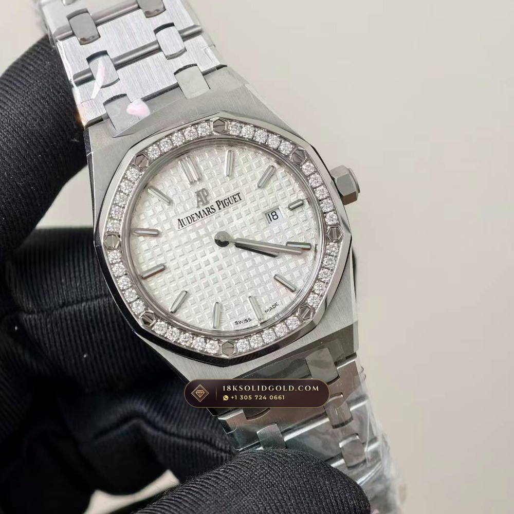Audemars Piguet Royal Oak Ladies 33mm Diamond-Set Bezel Reference 67651ST — Salon Edition