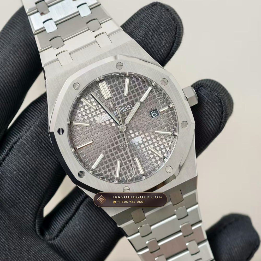 Audemars Piguet Royal Oak Selfwinding 41mm Reference 15400ST — Salon Edition angle 3