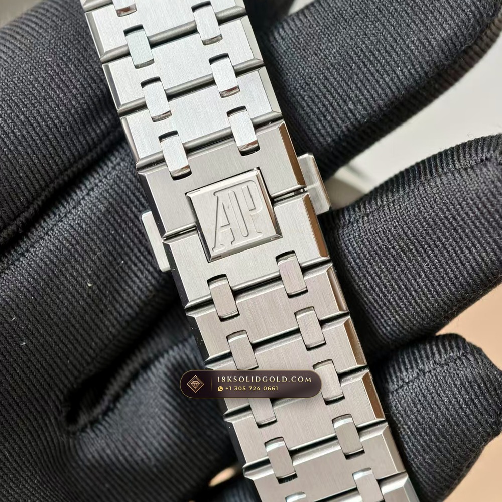 Audemars Piguet Royal Oak Selfwinding 41mm Sunray Emerald / Khaki Green Dial Reference 15510ST — Salon Edition — Studio Gallery Plate VII in 904L Stainless Steel Custom Architecture (166.6g Verified Mass, Audemars Piguet Cal. 4302 - 70h Power Reserve)