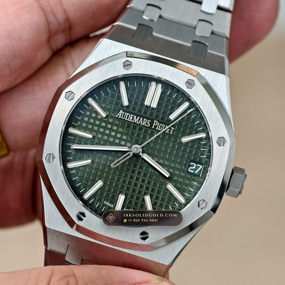Audemars Piguet Royal Oak Selfwinding 41mm Sunray Emerald / Khaki Green Dial Custom SW Dial Deep Crystal Optics Reference 15510ST — Salon Edition angle 2