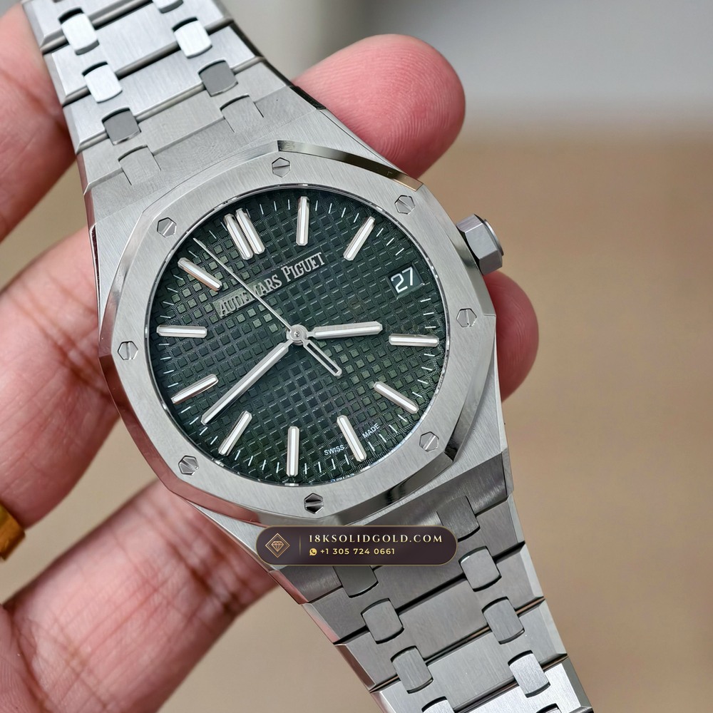 Audemars Piguet Royal Oak Selfwinding 41mm Sunray Emerald / Khaki Green Dial Custom SW Dial Deep Crystal Optics Reference 15510ST — Salon Edition angle 3