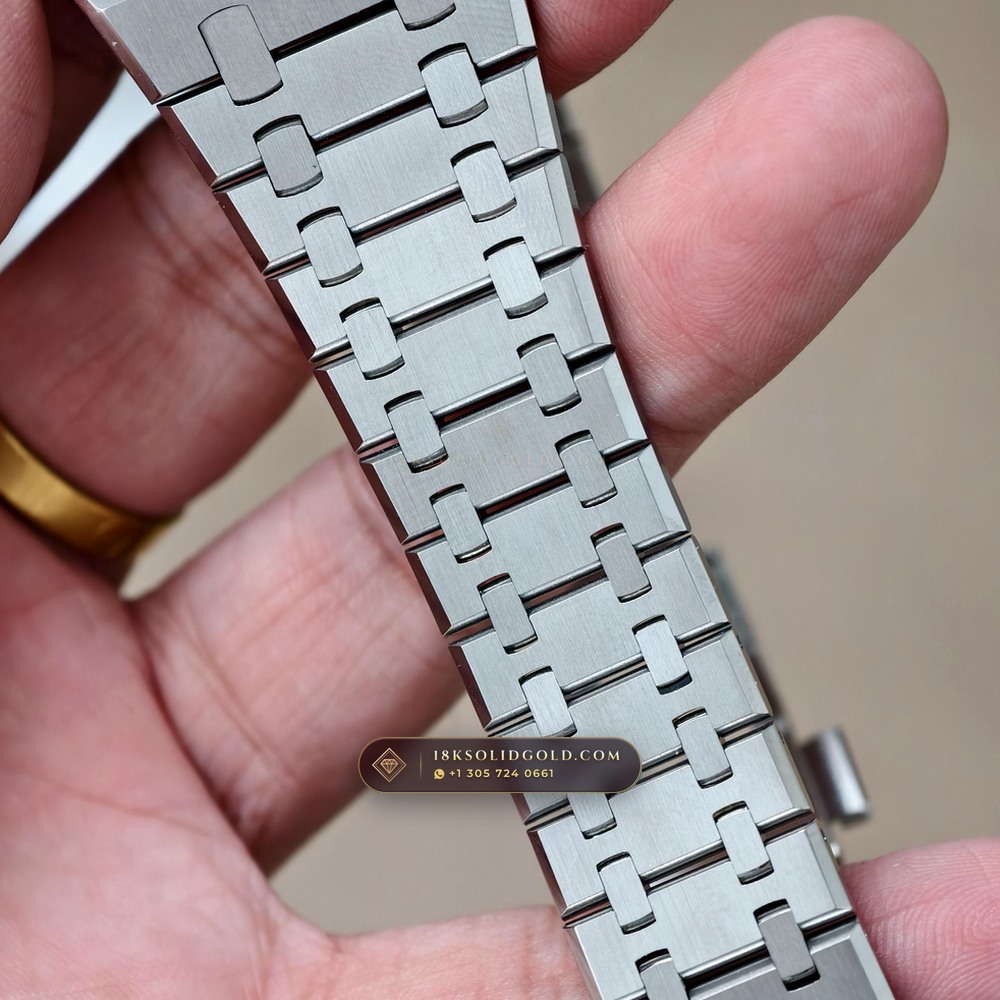 Audemars Piguet Royal Oak Selfwinding 41mm Sunray Emerald / Khaki Green Dial Custom SW Dial Deep Crystal Optics Reference 15510ST — Salon Edition — Studio Gallery Plate VII in 904L Stainless Steel Custom Architecture (166.5g Verified Mass, Audemars Piguet Cal. 4302 - 70h Power Reserve)