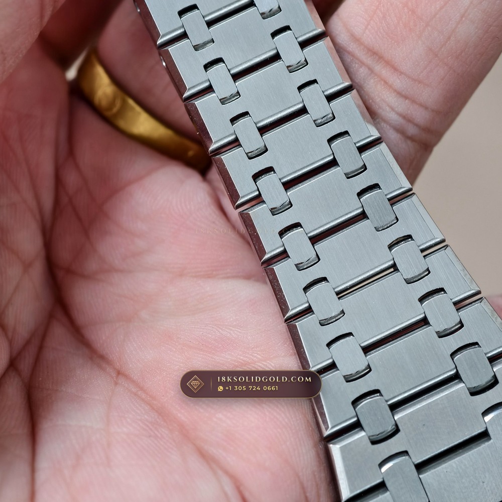 Audemars Piguet Royal Oak Selfwinding 41mm Sunray Emerald / Khaki Green Dial Custom SW Dial Deep Crystal Optics Reference 15510ST — Salon Edition — Studio Gallery Plate VIII in 904L Stainless Steel Custom Architecture (166.5g Verified Mass, Audemars Piguet Cal. 4302 - 70h Power Reserve)