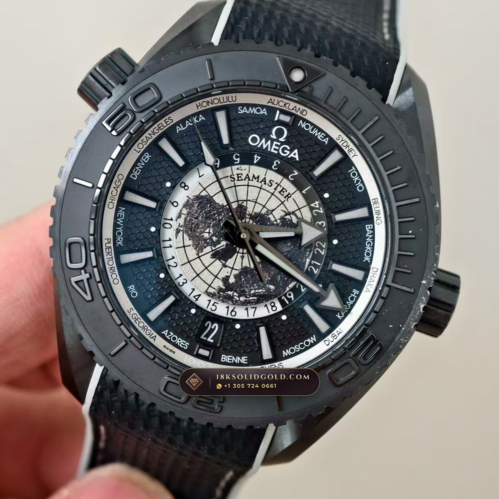 Omega Seamaster Aqua Terra Worldtimer 45.5mm Reference 215.92.46.22.01.006 — Salon Edition angle 3