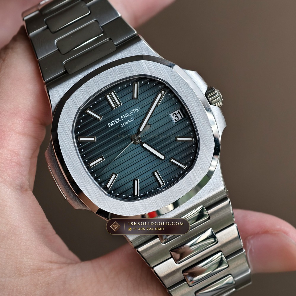 Patek Philippe Nautilus Self-Winding Reference 5711/1A — Salon Edition angle 3