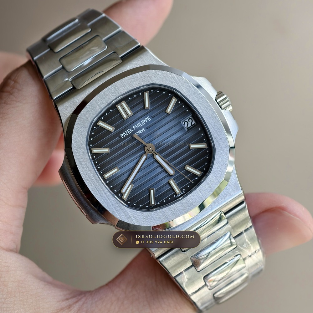 Patek Philippe Nautilus Self-Winding Reference 5711/1A-001 — Salon Edition angle 2