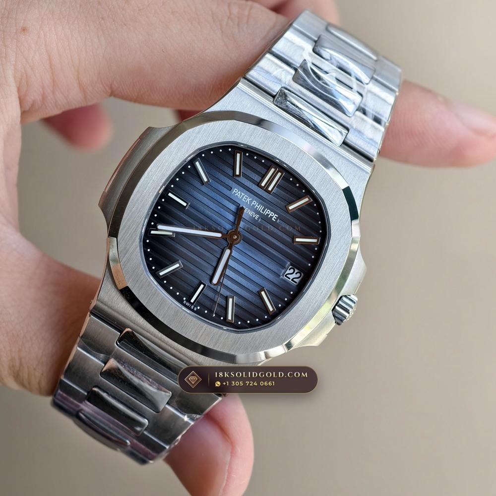 Patek Philippe Nautilus Self-Winding Reference 5711/1A-001 — Salon Edition angle 3