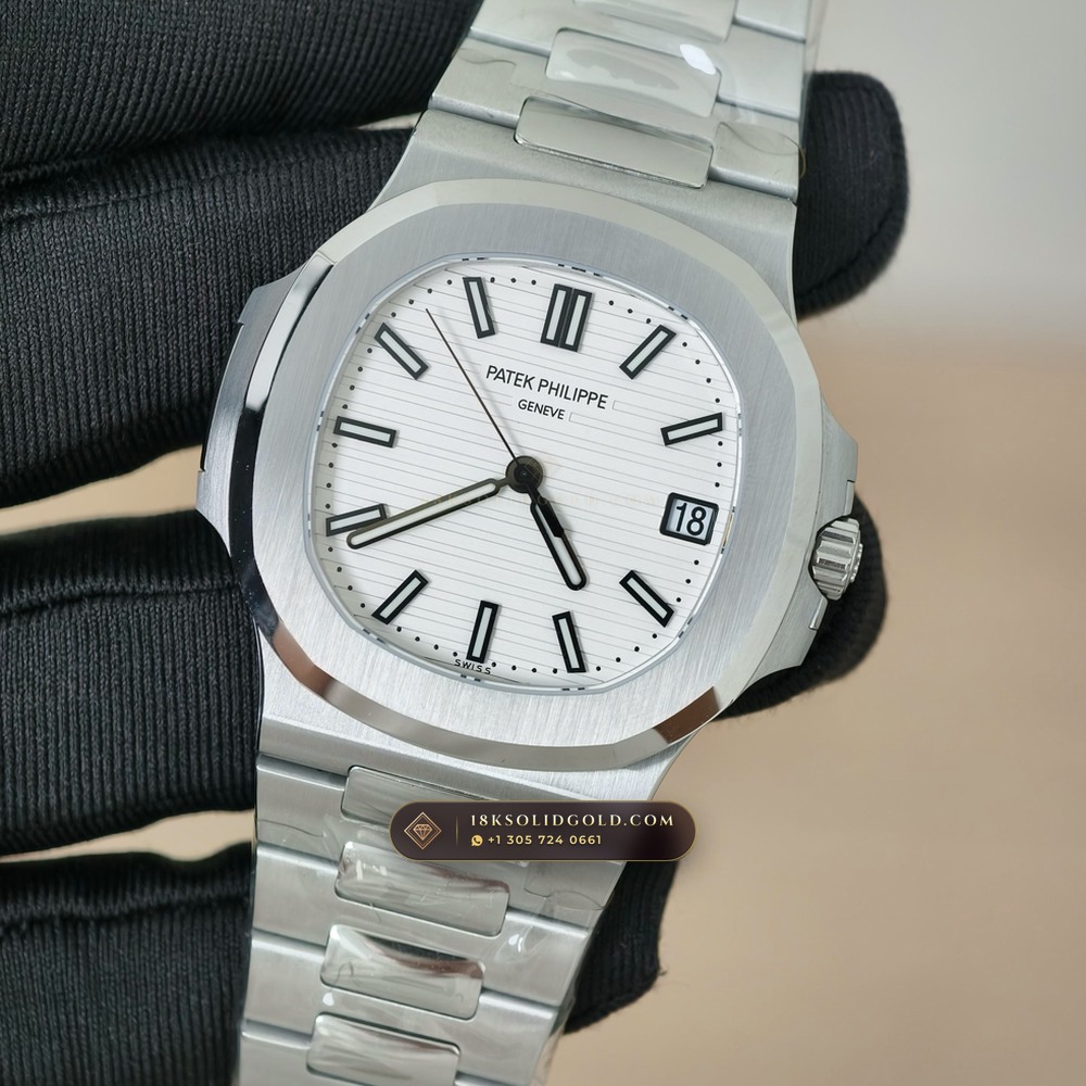 Patek Philippe Nautilus Self-Winding Reference 5711/1A-011 — Salon Edition angle 2