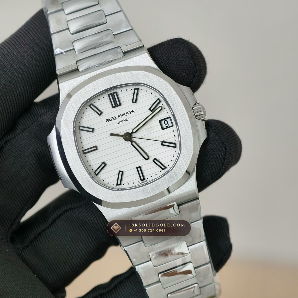 Patek Philippe Nautilus Self-Winding Reference 5711A — Salon Edition angle 2