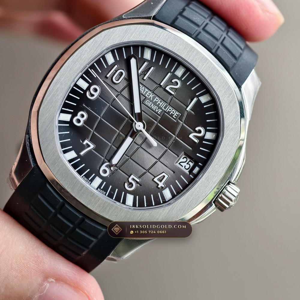Patek Philippe Aquanaut Extra-Large Self-Winding Custom SW Dial Free-Sprung Calibre Reference 5167A — Salon Edition angle 3
