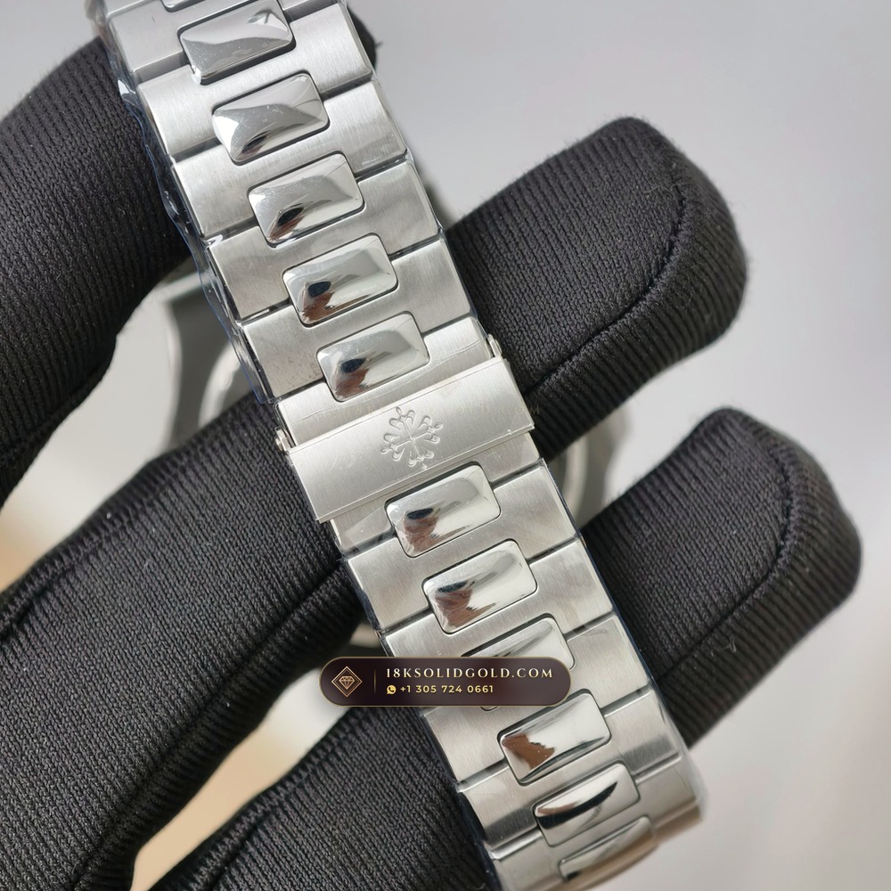 Patek Philippe Nautilus Self-Winding Custom SW Dial Free-Sprung Calibre Reference 5711/1A-011 — Salon Edition — Studio Gallery Plate VII in 904L Stainless Steel Custom Architecture (115.4g Verified Mass, Patek Philippe Cal. 26-330 S C / Cal. 324 S C - 21K Gold Rotor)