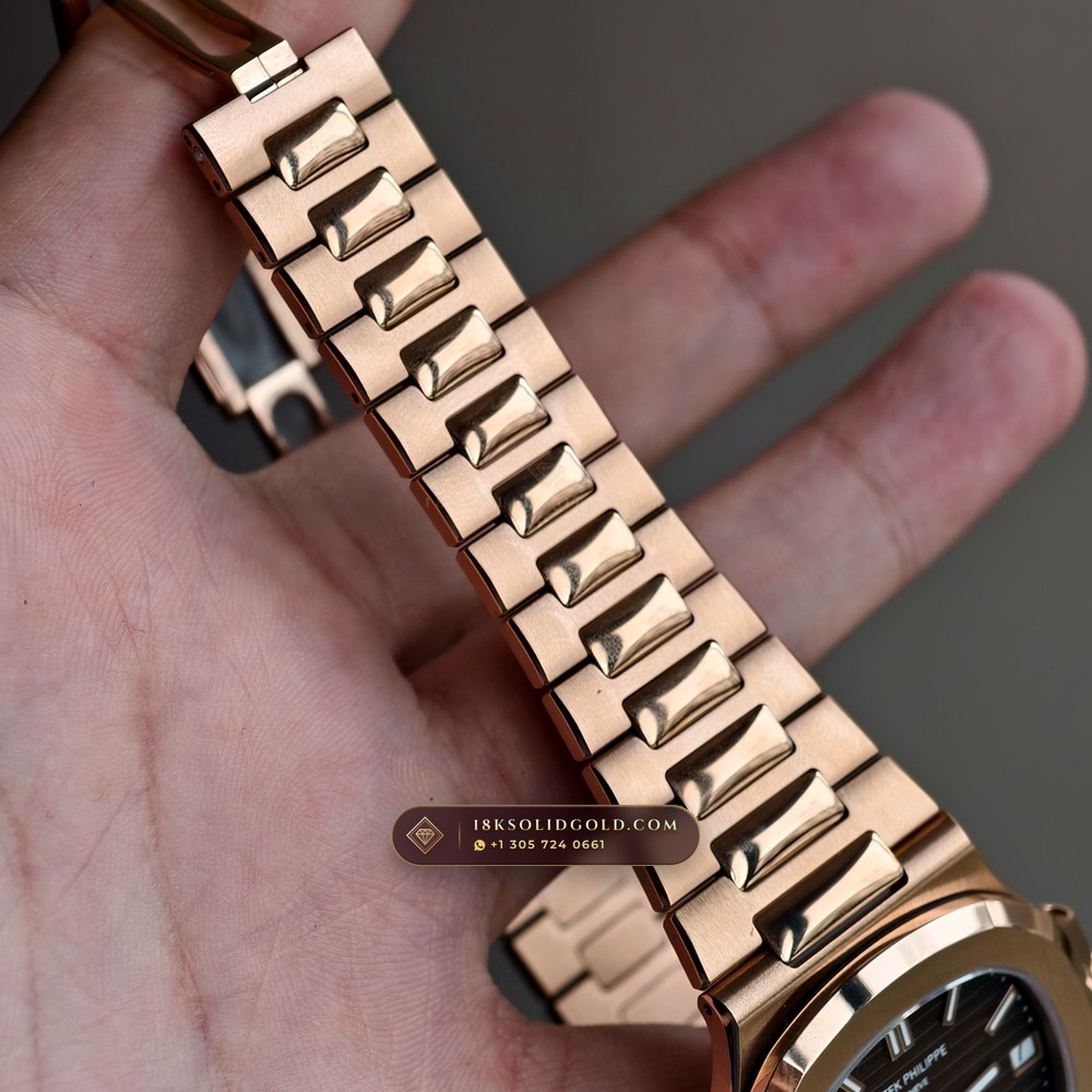 Patek Philippe Nautilus 40mm Graduated Chocolate Brown Dial 18K Rose Gold Reference 5711/1R-001 — Hallmarked Edition — Studio Gallery Plate VIII in 18K Rose Gold Au750 (186.5g Verified Mass, Patek Philippe Cal. 26-330 S C / Cal. 324 S C - 21K Gold Rotor)