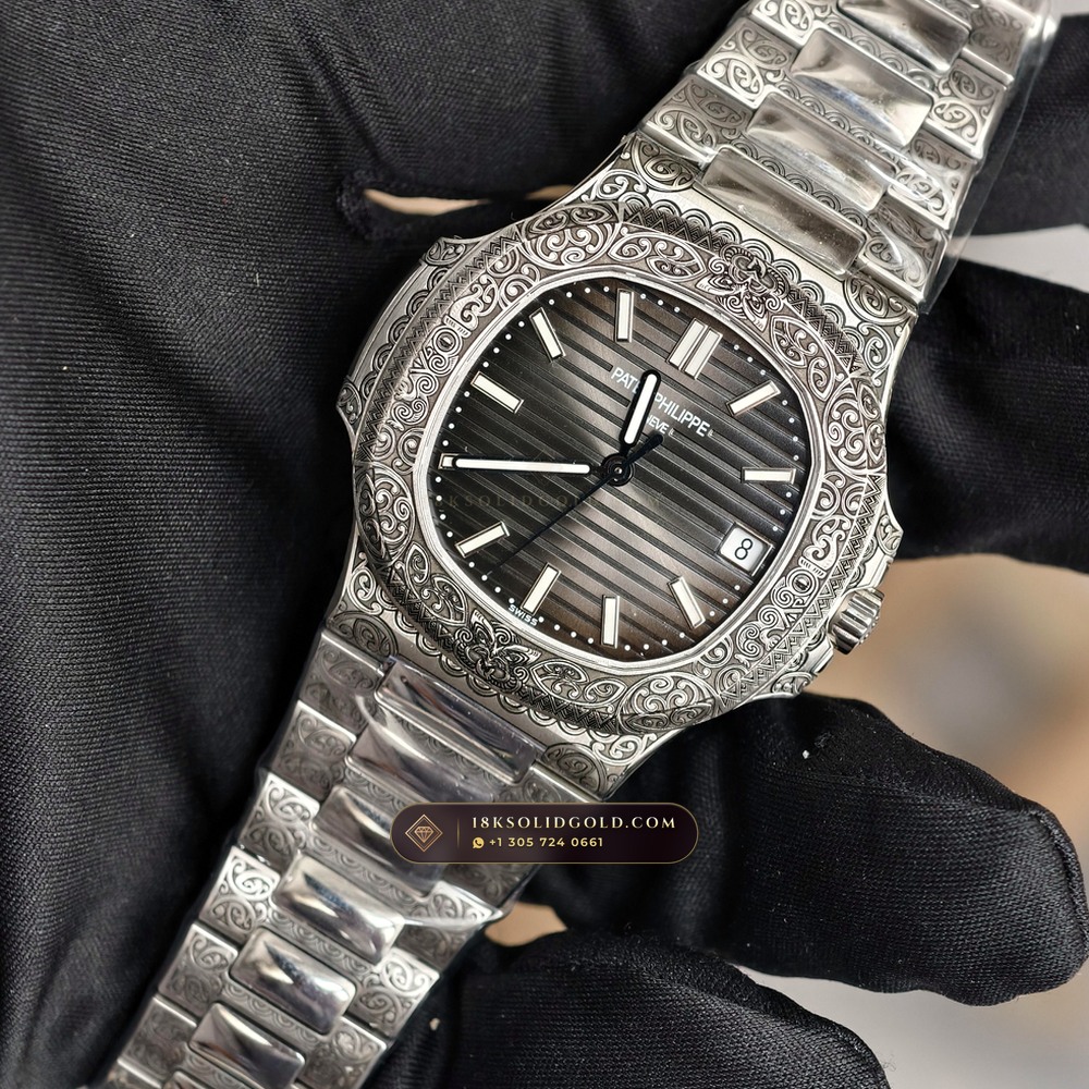 Patek Philippe Nautilus Self-Winding Reference 5711/1500A — Salon Edition angle 3