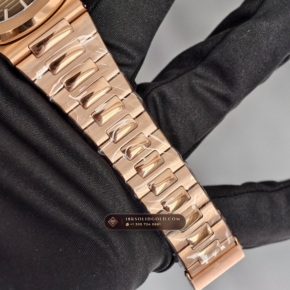 Patek Philippe Nautilus Self-Winding 18K Rose Gold Reference 5711/1R — Hallmarked Edition — Studio Gallery Plate XI in 18K Rose Gold Au750 (186.7g Verified Mass, Patek Philippe Cal. 26-330 S C / Cal. 324 S C - 21K Gold Rotor)