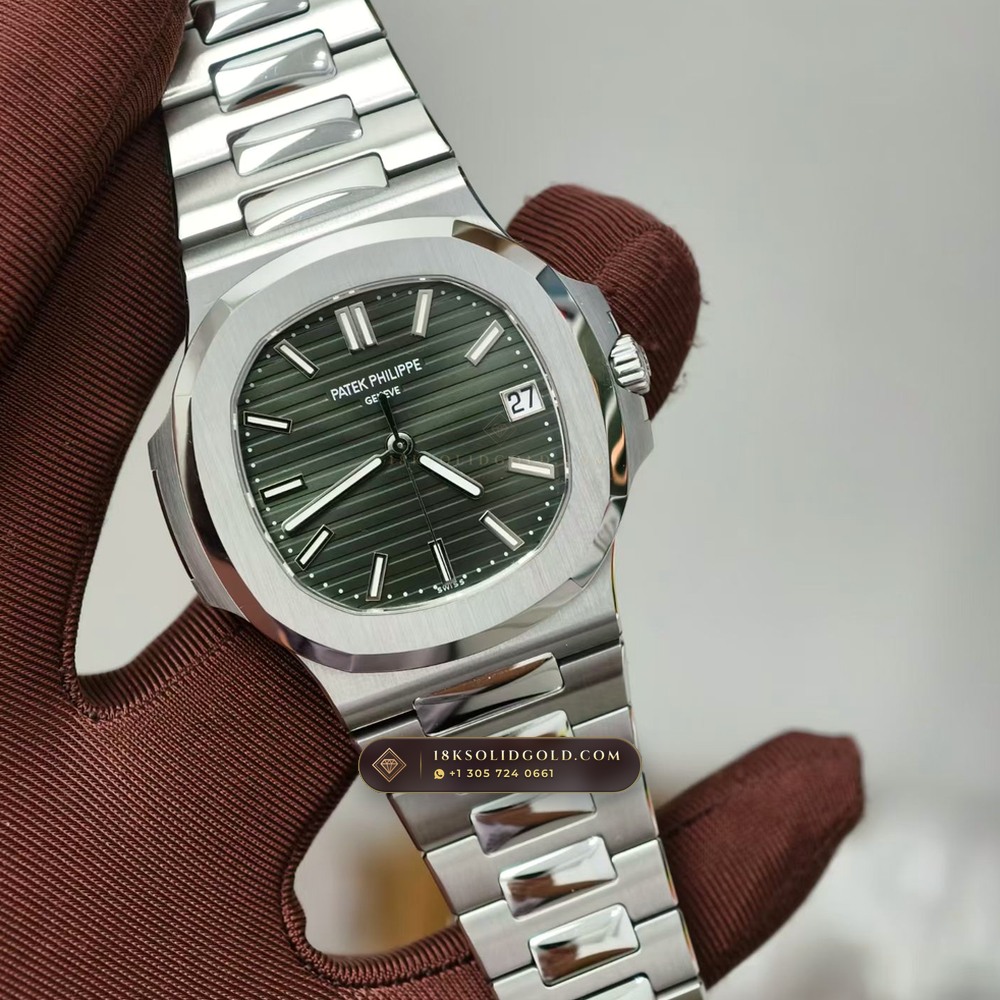 Patek Philippe Nautilus Self-Winding Reference 5711/1A-014 — Salon Edition angle 2