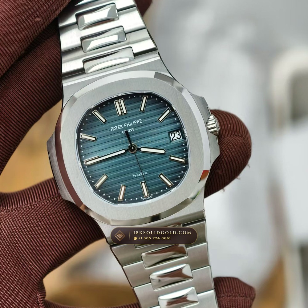Patek Philippe Nautilus Self-Winding Reference 5711/1A-010 — Salon Edition angle 2