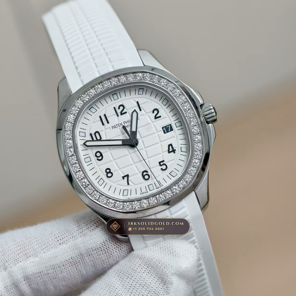 Patek Philippe Aquanaut Luce Diamond-Set Bezel Reference 5267/200A-010 — Salon Edition angle 3