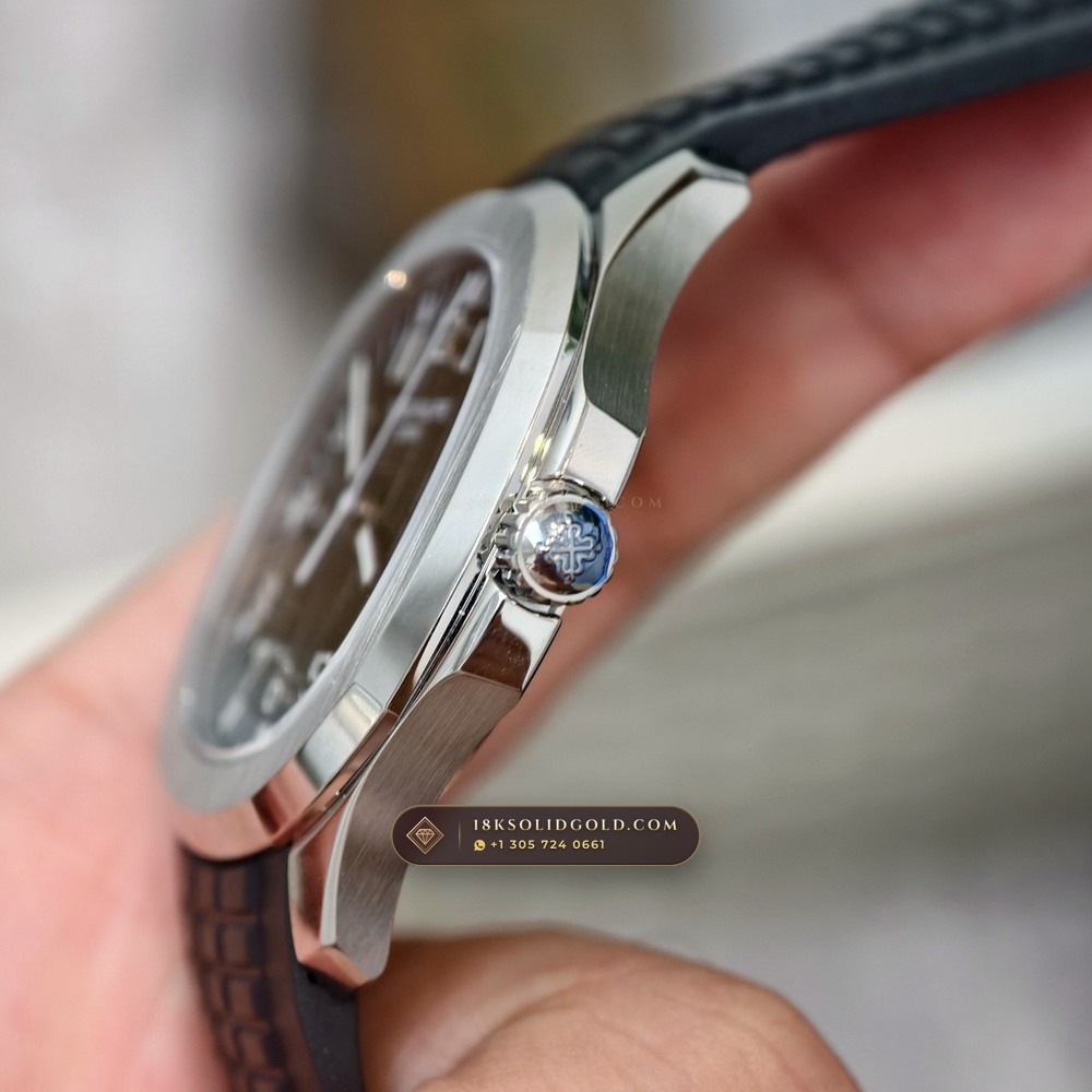 Patek Philippe Aquanaut Extra-Large Self-Winding Sapphire Caseback Spec Reference 5167A — Salon Edition angle 3