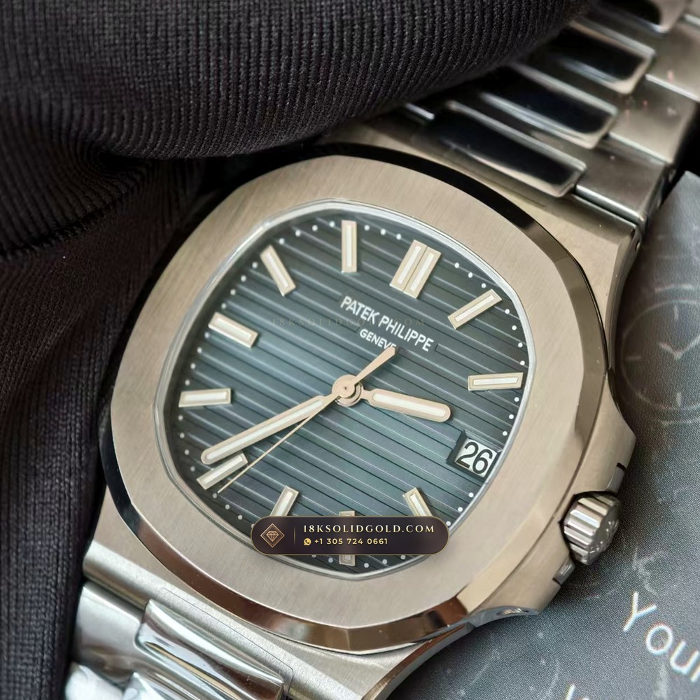 Patek Philippe Nautilus Self-Winding Custom SW Dial Free-Sprung Calibre Reference 5711A — Salon Edition angle 3
