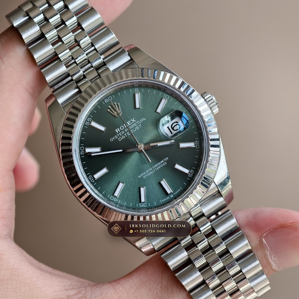 Rolex Datejust 41 Sunray Emerald / Khaki Green Dial Reference 126334 — Salon Edition angle 2