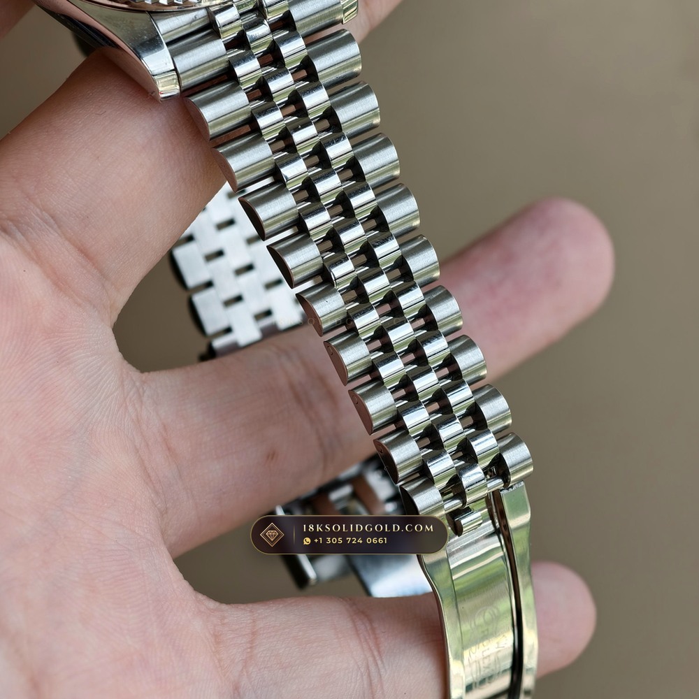 Rolex Datejust 41 Sunray Emerald / Khaki Green Dial Reference 126334 — Salon Edition — Studio Gallery Plate VII in 904L Stainless Steel Custom Architecture (136.8g Verified Mass, Rolex Manufacture Cal. 3235 - 70h Power Reserve)
