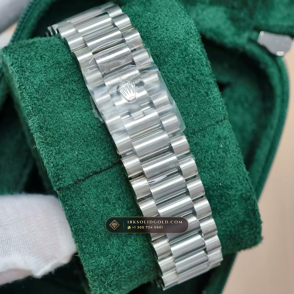 Rolex Day-Date 40 Iridescent Natural Mother-of-Pearl Dial 18K Everose Gold Reference 228235 — Hallmarked Edition — Studio Gallery Plate VII in 18K Rose Gold Au750 (210.9g Verified Mass, Rolex Manufacture Cal. 3255 - 70h Power Reserve)
