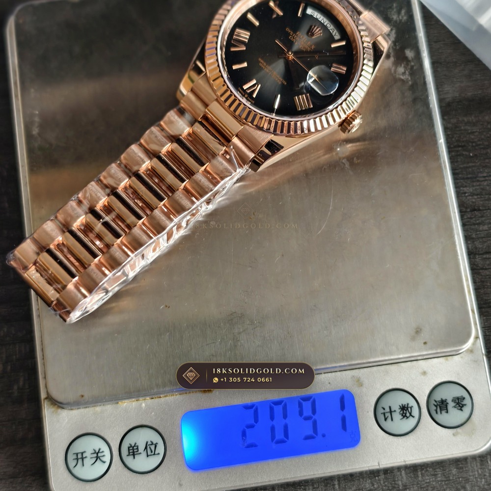 Rolex Day-Date 40 Graduated Slate-Grey Ombre Sunray Dial 18K Everose Gold Reference 228235 — Hallmarked Edition — Studio Gallery Plate VIII in 18K Rose Gold Au750 (210.7g Verified Mass, Rolex Manufacture Cal. 3255 - 70h Power Reserve)