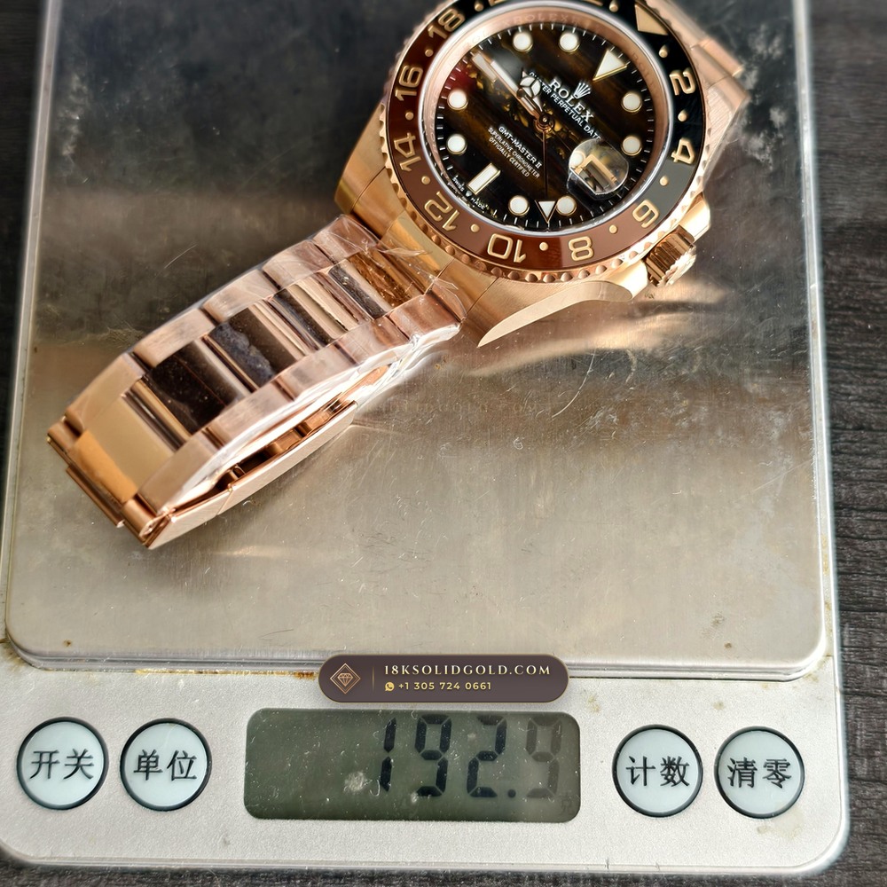 Rolex GMT-Master II Golden Chatoyant Tiger Eye Dial 18K Everose Gold Reference 126715CHNR — Hallmarked Edition — Studio Gallery Plate VIII in 18K Rose Gold Au750 (225.4g Verified Mass, Rolex Manufacture Cal. 3285 - 70h Power Reserve)