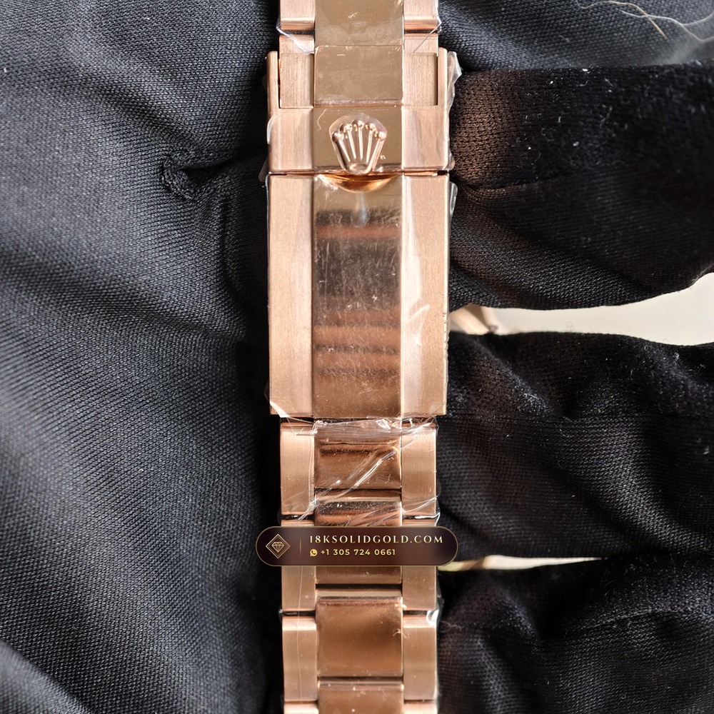 Rolex Cosmograph Daytona 18K Everose Gold Chronometer Regulated Spec Reference 126505 — Hallmarked Edition — Studio Gallery Plate X in 18K Rose Gold Au750 (216.6g Verified Mass, Rolex Manufacture Cal. 4131 - 72h Power Reserve)