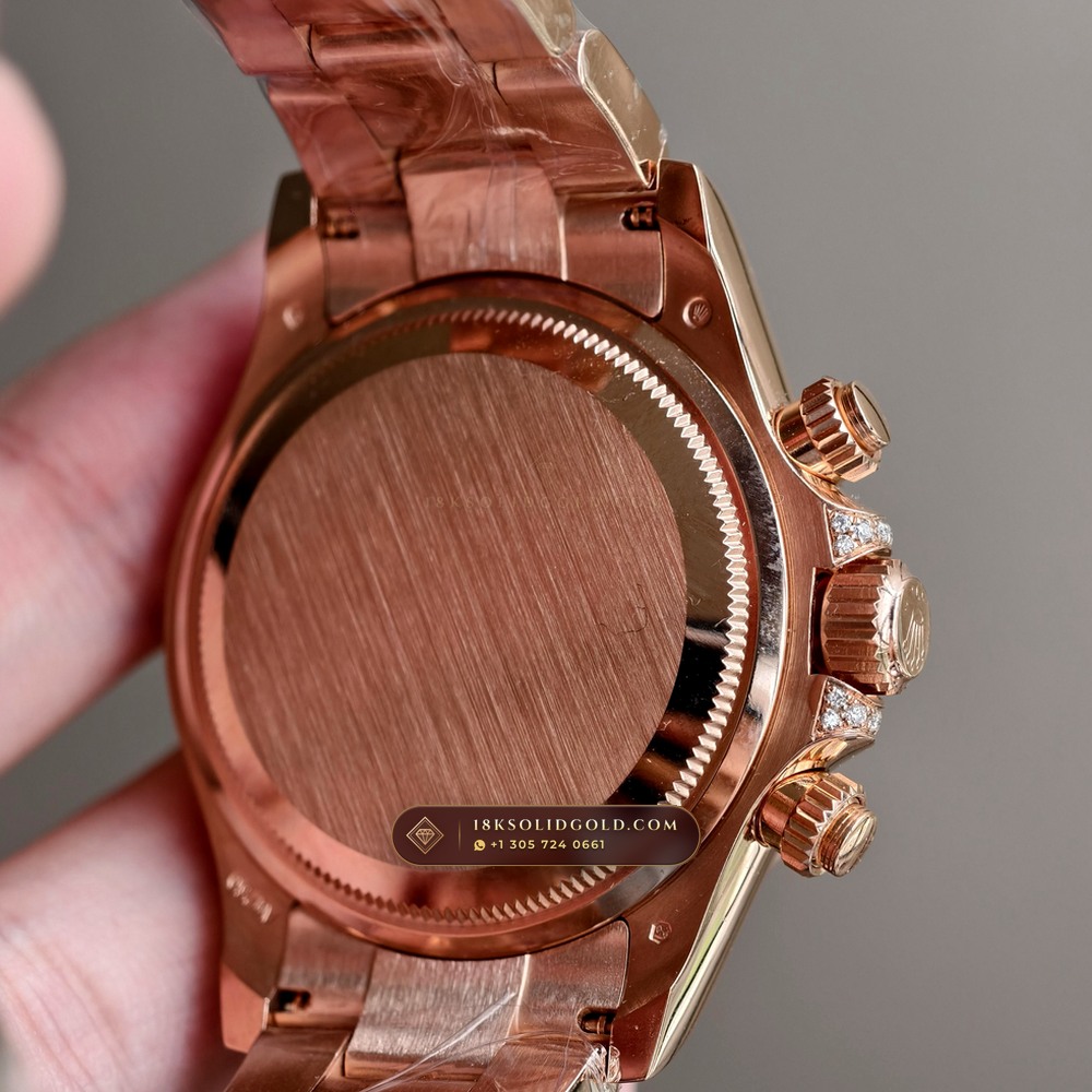 Rolex Cosmograph Daytona Rainbow Full Diamond Pave Dial 18K Everose Gold Reference 116595RBOW — Hallmarked Edition — Studio Gallery Plate VII in 18K Rose Gold Au750 (216.5g Verified Mass, Rolex Manufacture Cal. 4130 - 72h Power Reserve)
