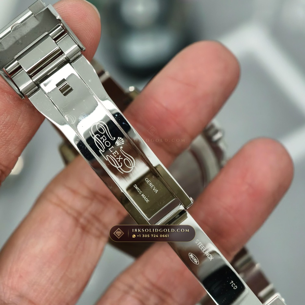 Rolex Cosmograph Daytona Chronometer Regulated Spec Reference 116520 — Salon Edition — Studio Gallery Plate VII in 904L Stainless Steel Custom Architecture (143.2g Verified Mass, Rolex Manufacture Cal. 4130 - 72h Power Reserve)