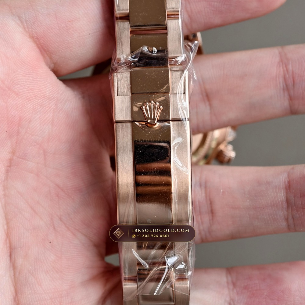 Rolex Cosmograph Daytona Rainbow Sapphire Bezel 18K Everose Gold Reference 116595RBOW — Hallmarked Edition — Studio Gallery Plate VIII in 18K Rose Gold Au750 (216.9g Verified Mass, Rolex Manufacture Cal. 4130 - 72h Power Reserve)