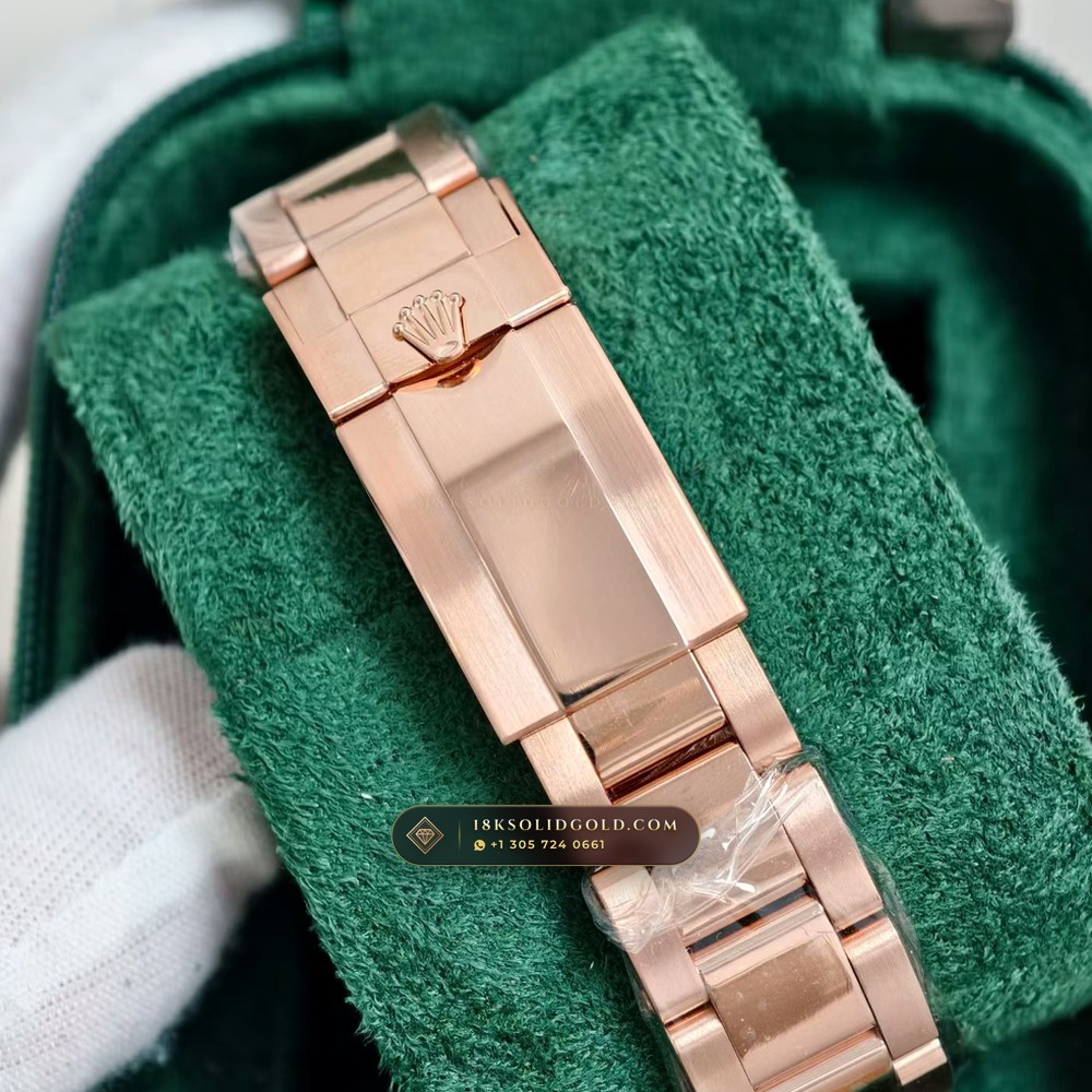 Rolex Cosmograph Daytona 18K Everose Gold Hand-Finished Buff Dial Deep Crystal Optics Reference 116505 — Hallmarked Edition — Studio Gallery Plate VII in 18K Rose Gold Au750 (216.1g Verified Mass, Rolex Manufacture Cal. 4130 - 72h Power Reserve)
