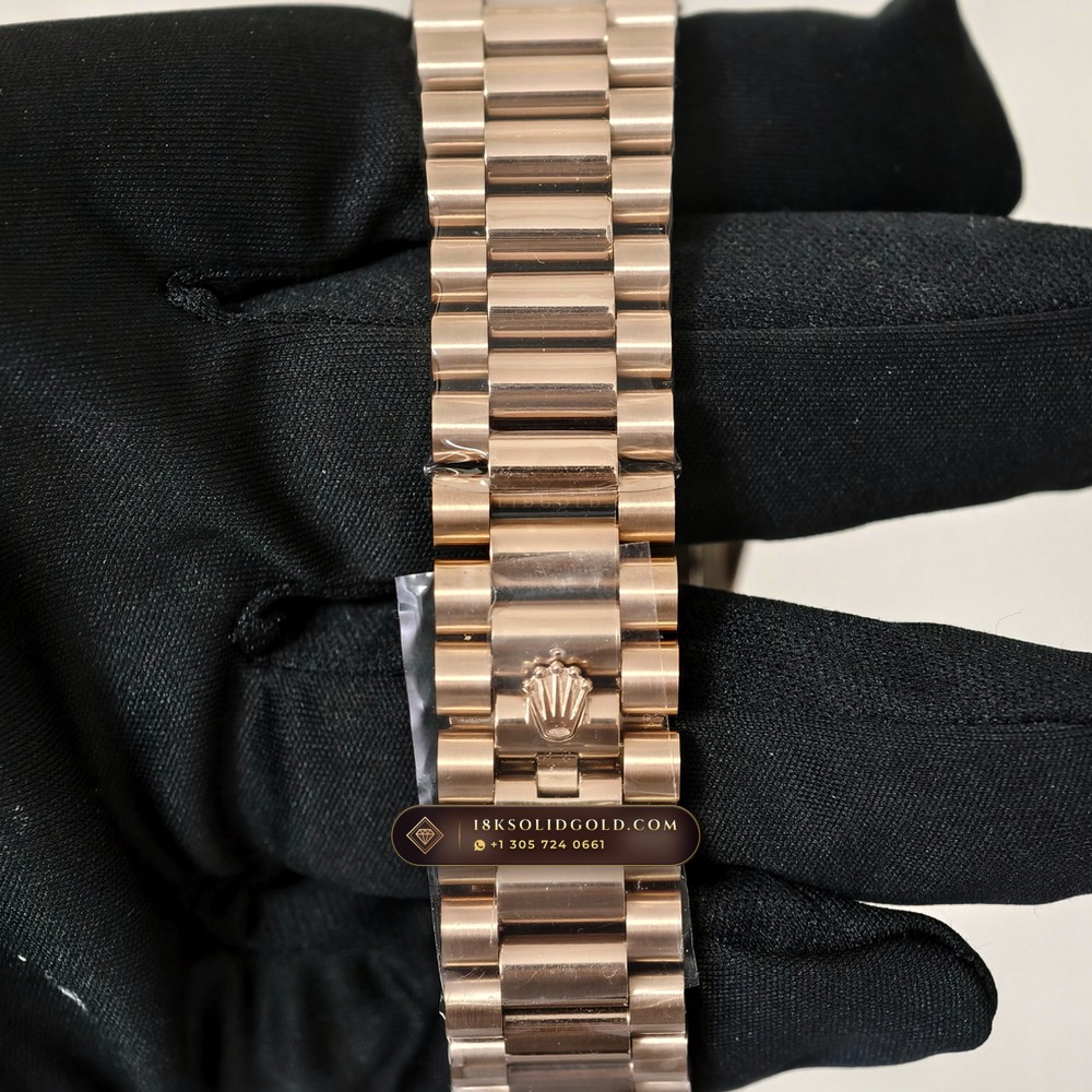 Rolex Day-Date 40 18K Everose Gold Geneva Atelier Spec Reference 228235 — Hallmarked Edition — Studio Gallery Plate VII in 18K Rose Gold Au750 (210.5g Verified Mass, Rolex Manufacture Cal. 3255 - 70h Power Reserve)