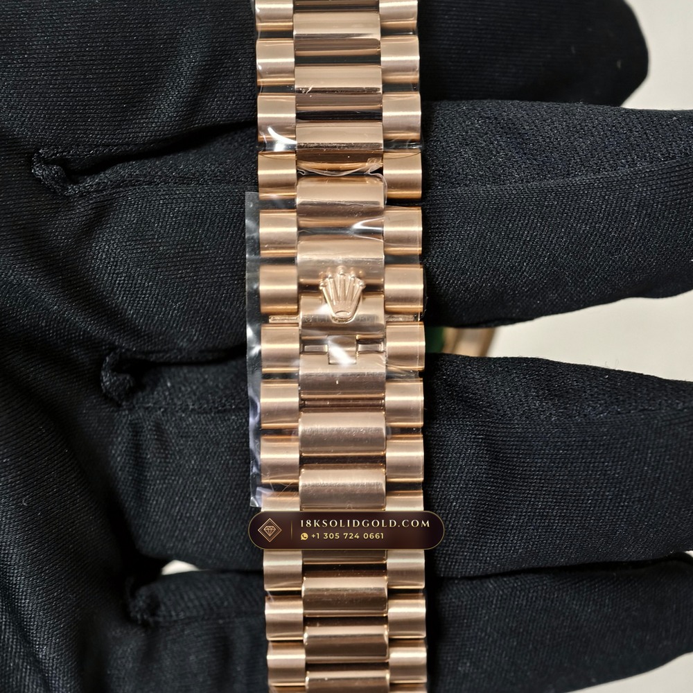 Rolex Day-Date 40 Iridescent Natural Mother-of-Pearl Dial 18K Everose Gold Geneva Atelier Spec Reference 228235 — Hallmarked Edition — Studio Gallery Plate VII in 18K Rose Gold Au750 (210.8g Verified Mass, Rolex Manufacture Cal. 3255 - 70h Power Reserve)
