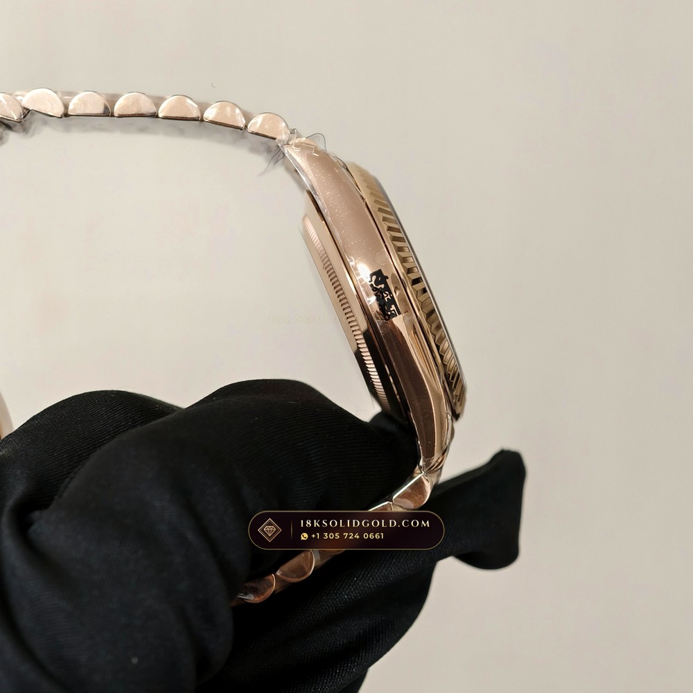Rolex Day-Date 40 Iridescent Natural Mother-of-Pearl Dial 18K Everose Gold Geneva Atelier Spec Reference 228235 — Hallmarked Edition — Studio Gallery Plate VIII in 18K Rose Gold Au750 (210.8g Verified Mass, Rolex Manufacture Cal. 3255 - 70h Power Reserve)
