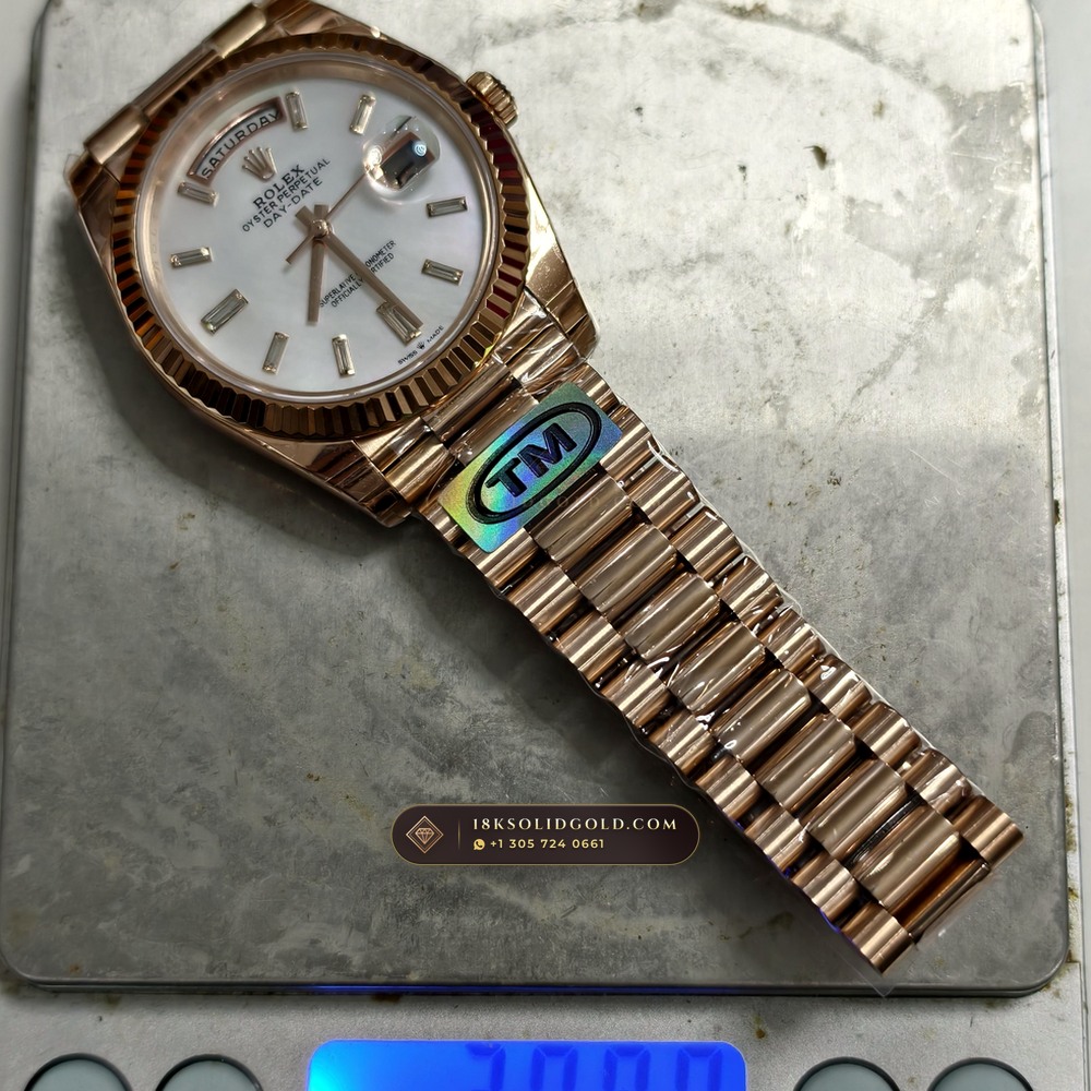 Rolex Day-Date 40 Iridescent Natural Mother-of-Pearl Dial 18K Everose Gold Geneva Atelier Spec Reference 228235 — Hallmarked Edition — Studio Gallery Plate IX in 18K Rose Gold Au750 (210.8g Verified Mass, Rolex Manufacture Cal. 3255 - 70h Power Reserve)