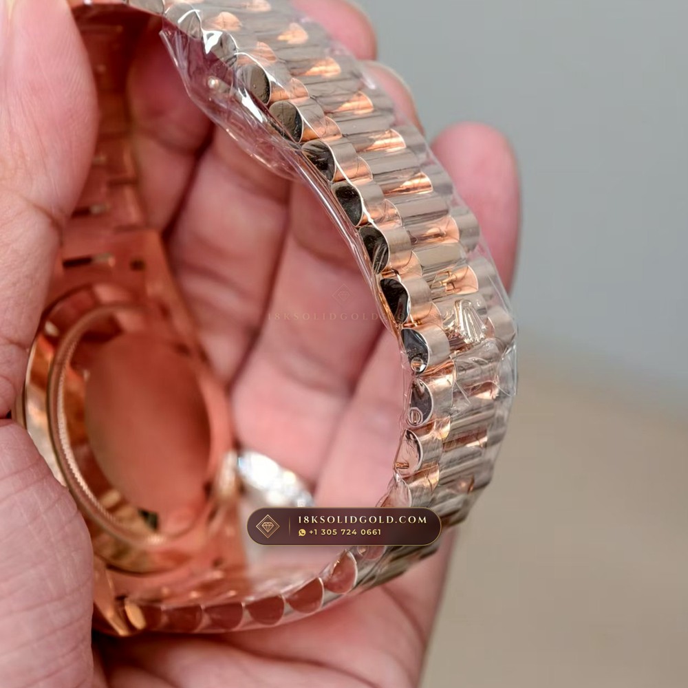Rolex Day-Date 40 Olive Green Sunray Dial 18K Everose Gold Reference 228235 — Hallmarked Edition — Studio Gallery Plate VII in 18K Rose Gold Au750 (210.4g Verified Mass, Rolex Manufacture Cal. 3255 - 70h Power Reserve)
