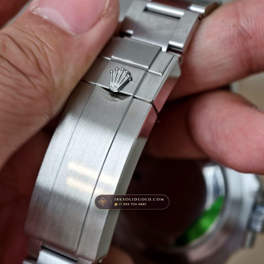 Rolex Submariner Date Hulk Sunburst Green Dial Reference 116610LV — Salon Edition — Studio Gallery Plate XI in 904L Stainless Steel Custom Architecture (156.7g Verified Mass, Rolex Manufacture Cal. 3135)