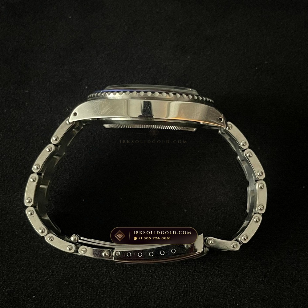 Rolex GMT-Master Vintage Geneva Atelier Spec Reference 1675 — Salon Edition angle 3