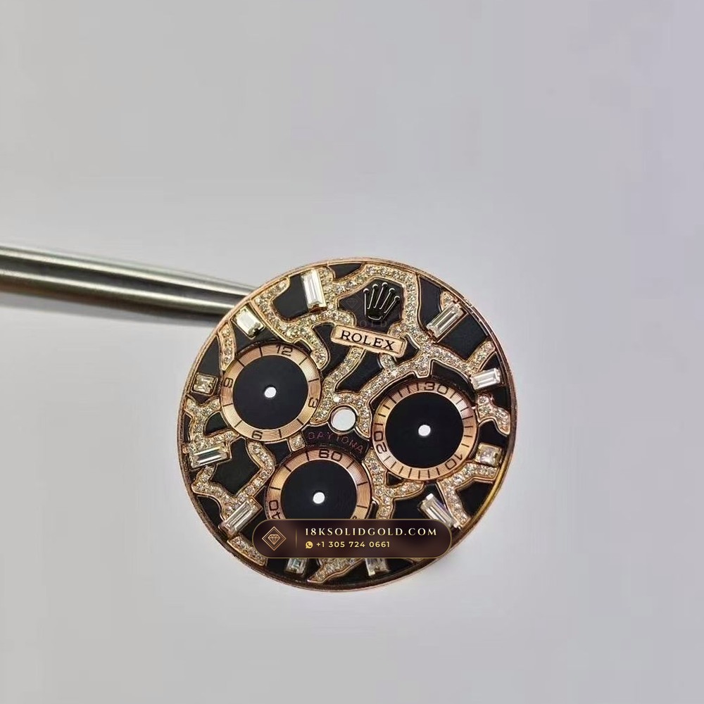 Rolex Cosmograph Daytona Giraffe Off-Catalogue Diamond Edition 18K Everose Gold Geneva Atelier Spec Reference 126555TBR — Hallmarked Edition — Studio Gallery Plate XI in 18K Rose Gold Au750 (216.3g Verified Mass, Rolex Manufacture Cal. 4131 - 72h Power Reserve)