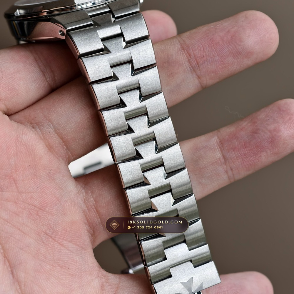 Vacheron Constantin Overseas Self-Winding 41mm Geneva Atelier Spec Reference 4500V/110A-B128 — Salon Edition — Studio Gallery Plate VIII in 904L Stainless Steel Custom Architecture (152.2g Verified Mass, Vacheron Constantin Cal. 5100 - 22K Gold Maltese Rotor)