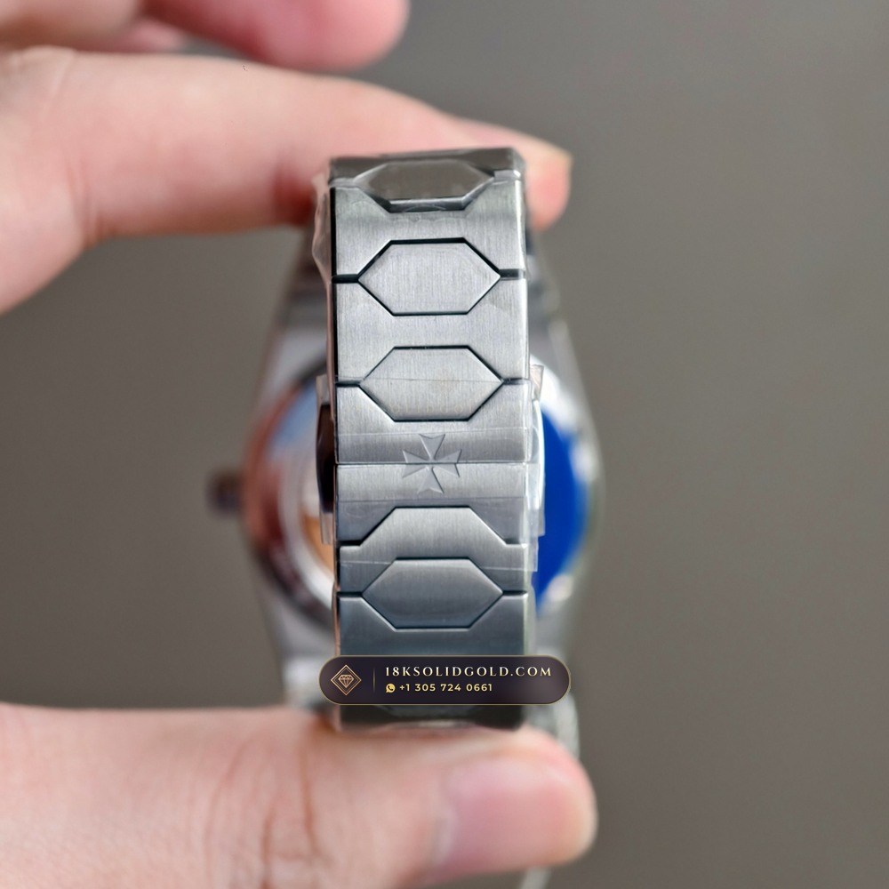 Vacheron Constantin Historiques 222 Jumbo 37mm Blue-Grey Dial Reference 4200H/222A-B934 — Salon Edition — Studio Gallery Plate VIII in 904L Stainless Steel Custom Architecture (132.5g Verified Mass, Vacheron Constantin Cal. 2455/2 - 22K Gold Rotor)